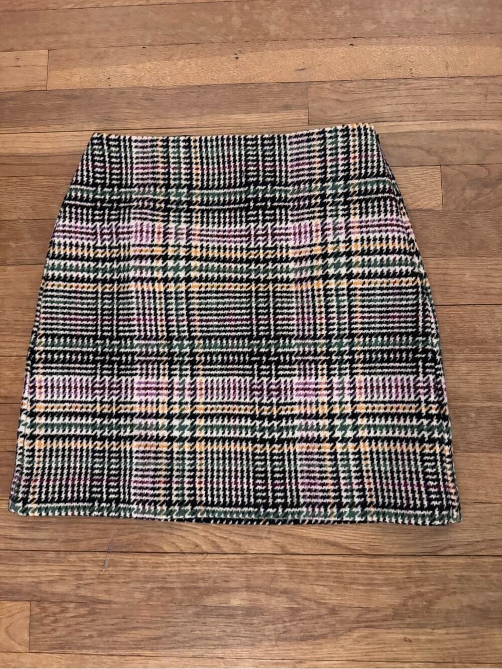 J.Crew Women's Multi-Color Tweed Mini A-Line Skirt - Size 4
 b73